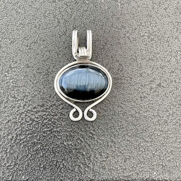 Black Onyx and Silver Pendant. - Picture 2 of 3